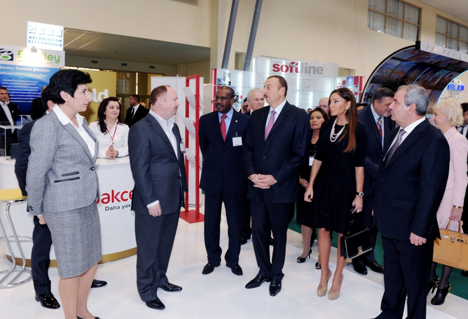 Bakıda “BakuTel-2011” XVII Beynəlxalq telekommunikasiya və informasiya texnologiyaları sərgisi və konfransı açılmışdır Azərbaycan Prezidenti İlham Əliyev sərgi ilə tanış olmuşdur