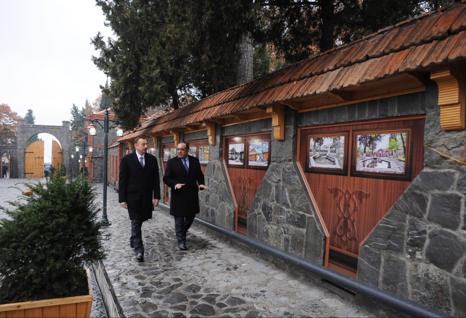 Prezident İlham Əliyev Qaxda “İçəribazar” qala kompleksində tikinti və yenidənqurma işlərindən sonra yaradılan şəraitlə tanış olmuşdur