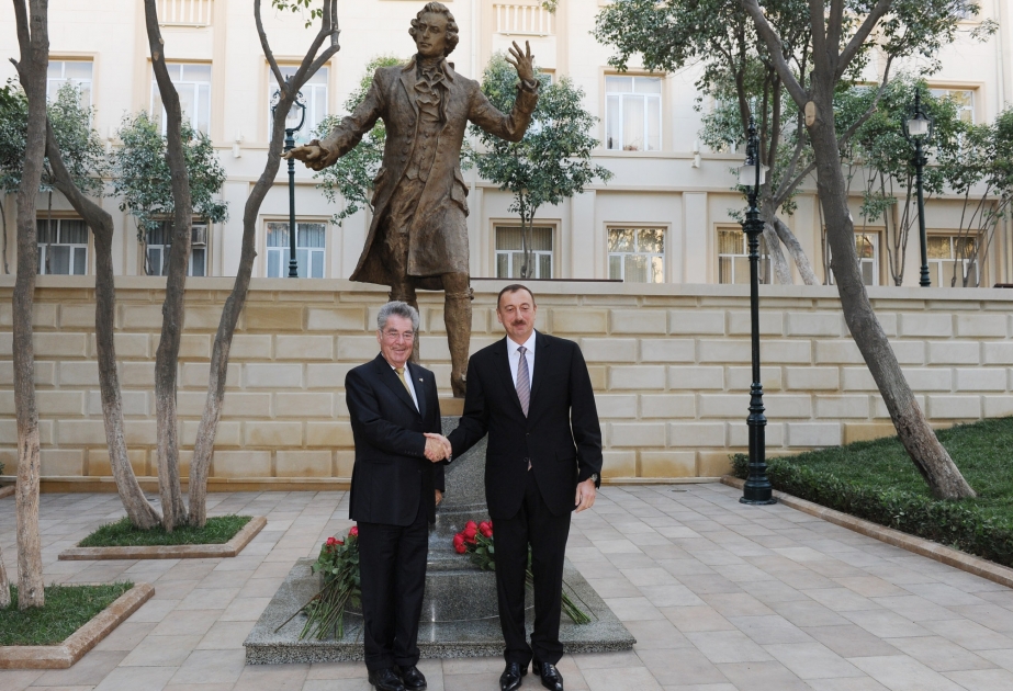 Azərbaycan Prezidenti İlham Əliyev və Avstriya Prezidenti Haynts Fişer Bakıda dahi bəstəkar Volfqanq Motsartın abidəsinin açılışında iştirak etmişlər