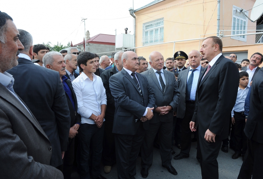 Qırmızı qəsəbənin sakinləri ilə görüş