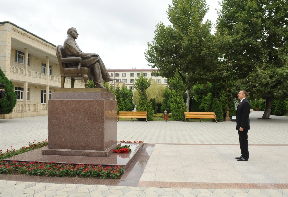 Azərbaycan Prezidenti İlham Əliyevin Xaçmaz rayonuna səfəriÜmummilli lider Heydər Əliyevin abidəsini ziyarət