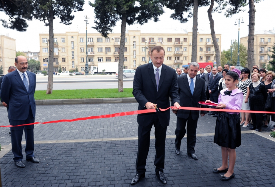 Prezident İlham Əliyev Bakıda Qara Qarayev adına 8 nömrəli onbirillik musiqi məktəbinin açılışında iştirak etmişdir