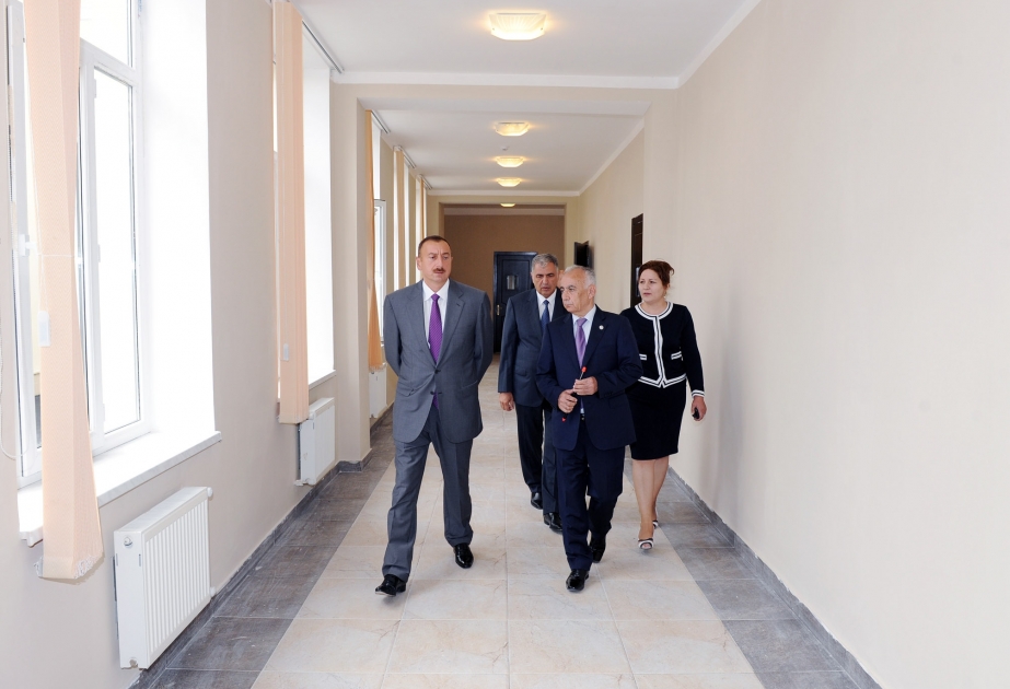 Prezident İlham Əliyev Binəqədi qəsəbəsindəki 179 nömrəli orta məktəbin binasında aparılan əsaslı təmir və yenidənqurma işləri ilə tanış olmuşdur
