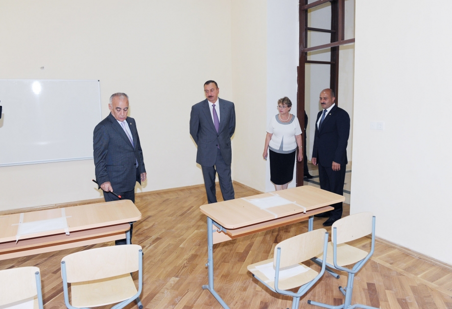 Azərbaycan Prezidenti İlham Əliyev Bakıdakı 160 nömrəli məktəbin binasında aparılan əsaslı təmir və yenidənqurma işlərinin gedişi ilə tanış olmuşdur