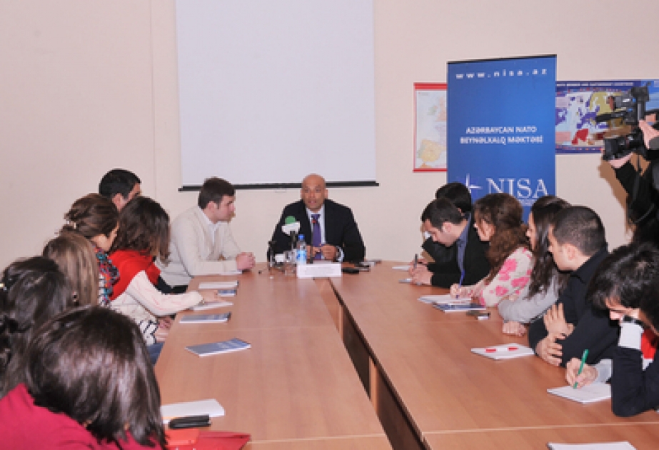 Le représentant de l’OTAN pour le Caucase du Sud et l’Asie Centrale a rencontré les étudiants participants aux sessions de NISA
