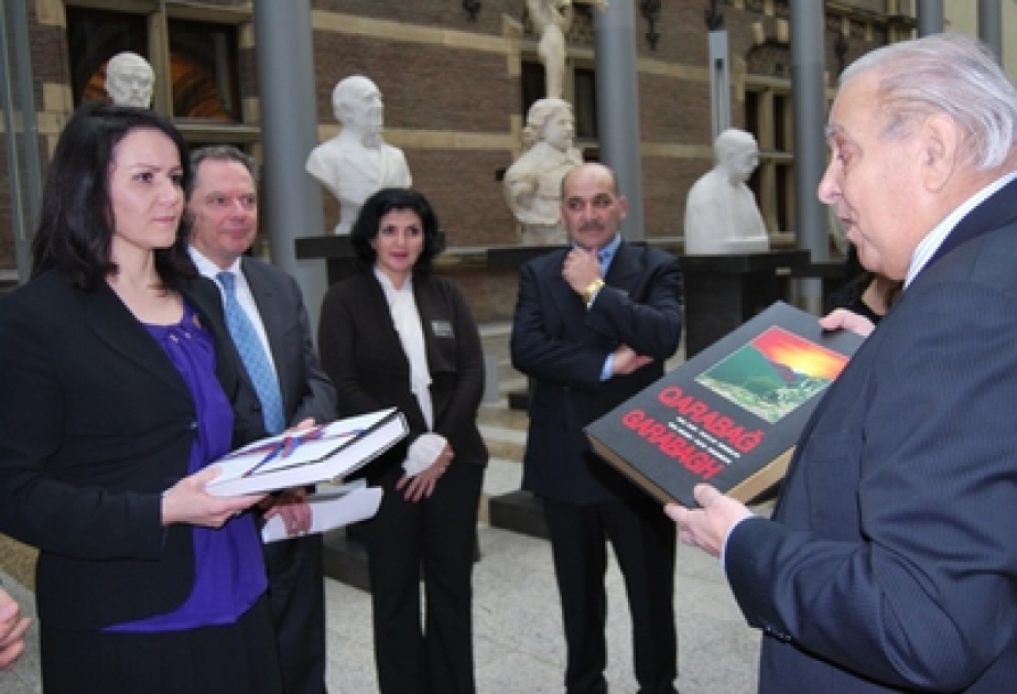 Un appel relatif au 20e anniversaire du génocide de Khodjaly et un million de signatures des citoyens locaux pour sa reconnaissance ont été présentés au parlement néerlandais dans le cadre de la campagne «Justice pour Khodjaly»