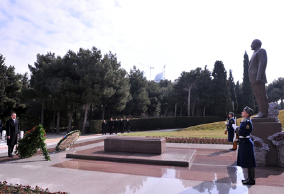 Le ministre des Affaires étrangères de la République de Lettonie a visité la tombe d’Heydar Aliyev et l’Allée des Martyrs
