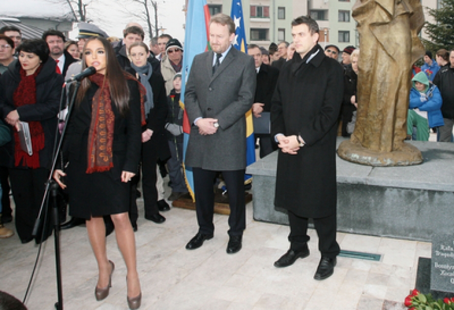 «Parc d’amitié» reconstruit et le mémorial à la mémoire des victimes du génocide de Khodjaly érigé à l’initiative de la Fondation Heydar Aliyev ont été inaugurés dans la capitale Sarajevo de la Bosnie - HerzégovineMadame Leyla Aliyeva, vice – présidente de la Fondation Heydar Aliyev a participé à cette cérémonie