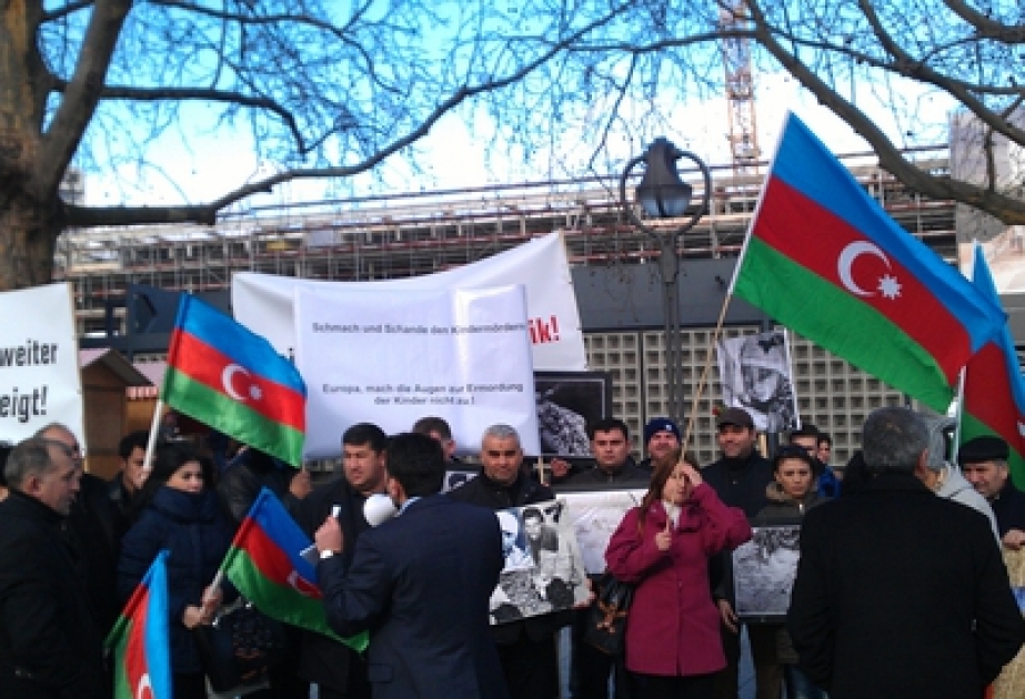 В Берлине состоялся митинг, участники которого осудили преступления армянской военщины в Ходжалы