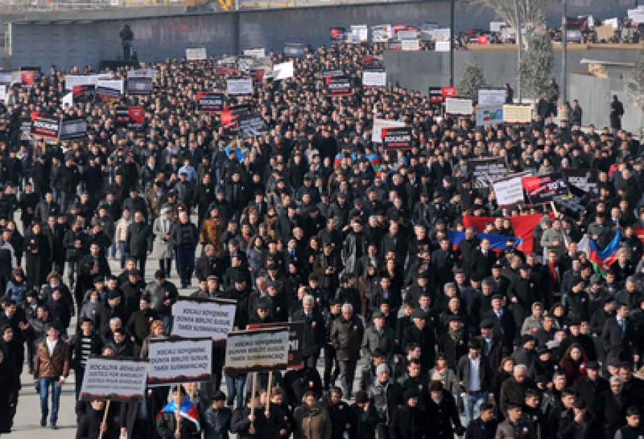 Azərbaycan xalqı erməni faşistlərin törətdikləri Xocalı soyqırımını heç vaxt unutmayacaqdırBakıda 85 mindən çox insanın iştirakı etdiyi ümumxalq yürüşü bunu bir daha sübut etdi