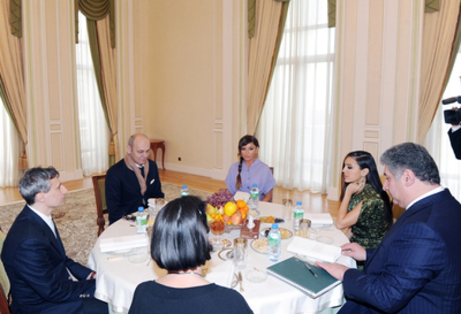 La Première Dame d’Azerbaïdjan Mme Mehriban Aliyeva a rencontré le célèbre designer italien Tony Scervino