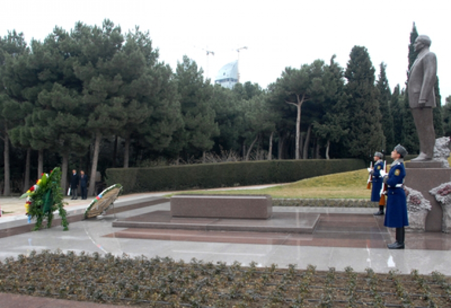 Hector Timerman, ministre argentin des affaires étrangères a visité la tombe d’Heydar Aliyev, dirigeant historique et l’Allée des Martyrs