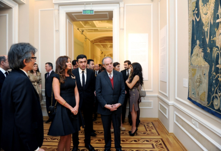 Exposition majestueuse « Plaisirs de France » a ouvert ses portes au publicLa Première Dame d’Azerbaïdjan Mehriban Aliyeva et le ministre français de la Culture et de la Communication Frédéric Mitterrand ont participé à la cérémonie