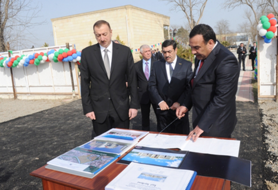 Le Président Ilham Aliyev a inspecté le chantier des bâtiments en construction du Pourvoi Exécutif de la région de Salyan et du Centre Heydar Aliyev