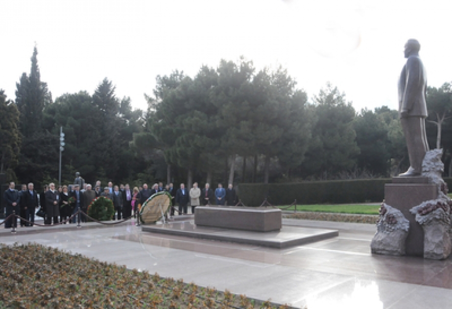 Les participants de la conférence internationale scientifique et pratique ont visité la tombe d’Heydar Aliyev, dirigeant historique