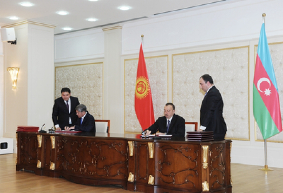 La cérémonie de signature des documents azerbaïdjano-kirghiz