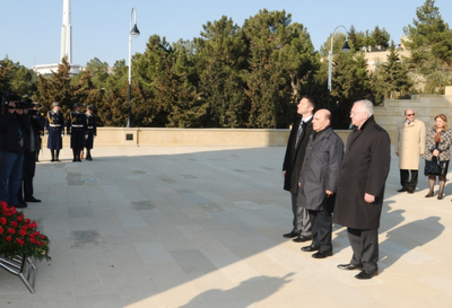 Les participants de la IIe session ordinaire de l’Assemblée Parlementaire d’Euronest ont visité l’Allée des Martyrs