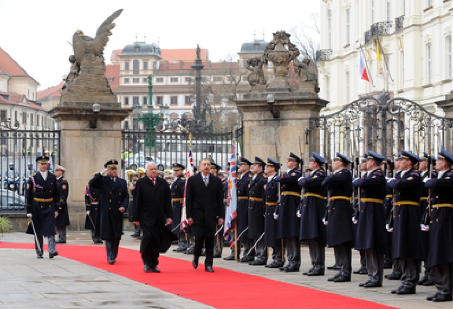 La cérémonie d’accueil officielle à Prague du Président azerbaïdjanais Ilham Aliyev