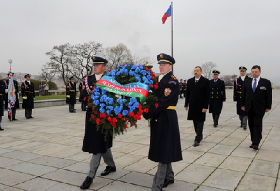Le Président azerbaïdjanais Ilham Aliyev a visité le mémorial national de Vitkov