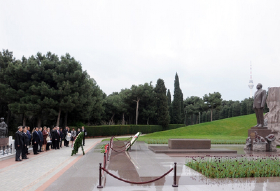 Les participants de la conférence sur les parcs industriels de l’Organisation des Nations Unies pour le développement industriel ont visité la tombe d’Heydar Aliyev et l’Allée des Martyrs