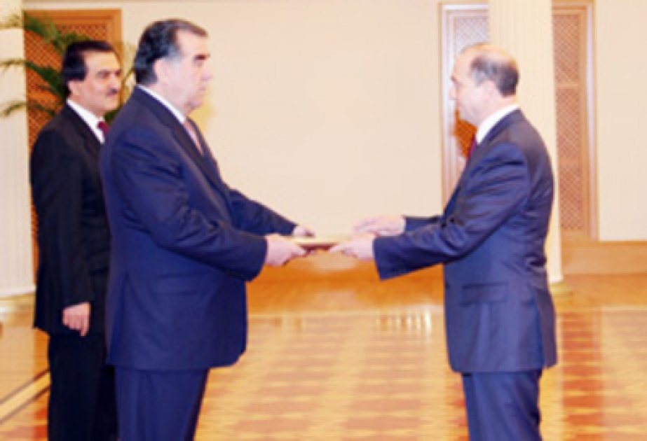 L’ambassadeur d’Azerbaïdjan a présenté ses lettres de créance au Président tadjik