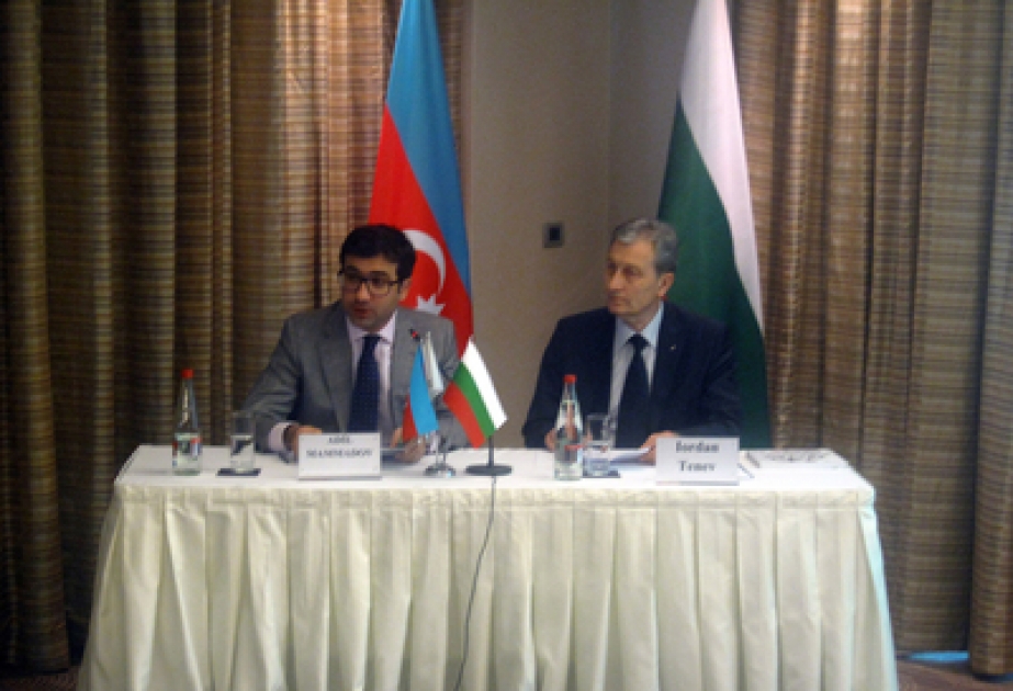 Zwischen AZPROMO und der Bulgarischen Industrie-und Handelskammer ein Memorandum über die Zusammenarbeit unterzeichnet