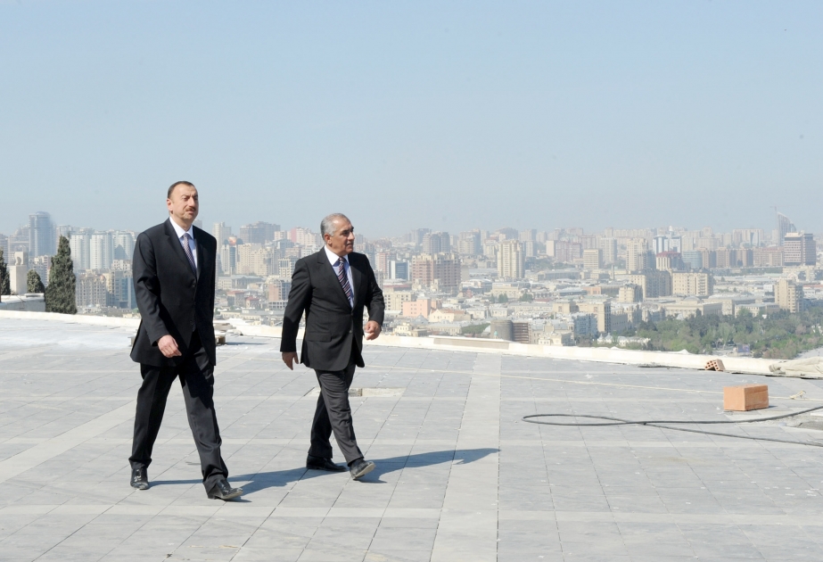 Prezident İlham Əliyev general Həzi Aslanovun abidəsinin, Bakı funikulyorunun əsaslı şəkildə yenidən qurulması, Dağüstü Parkda İstiqlal muzeyinin inşası və Dənizkənarı Milli Parkın genişləndirilməsi ilə bağlı həyata keçirilən işlərin gedişi ilə tanış olmuşdur