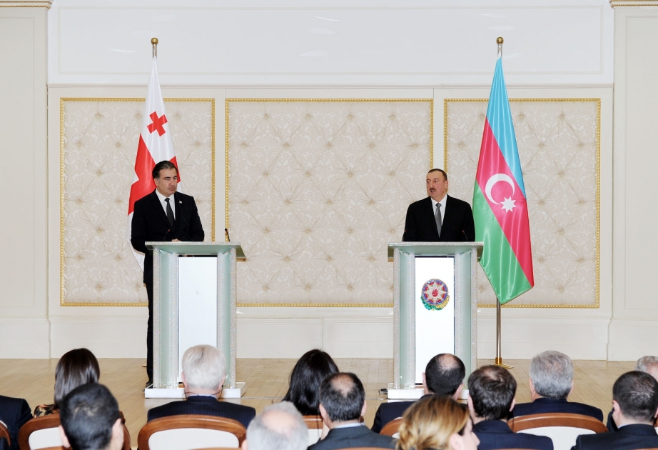 Dövlət başçıları mətbuata bəyanatlarla çıxış etmişlər