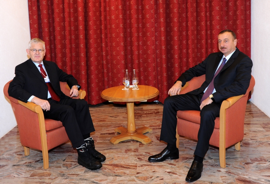 Davos İqtisadi Forumu işini davam etdirirAzərbaycan Prezidenti İlham Əliyevin “UBS Global” şirkətinin direktorlar şurasının sədri Kaspar Villiger ilə görüşü