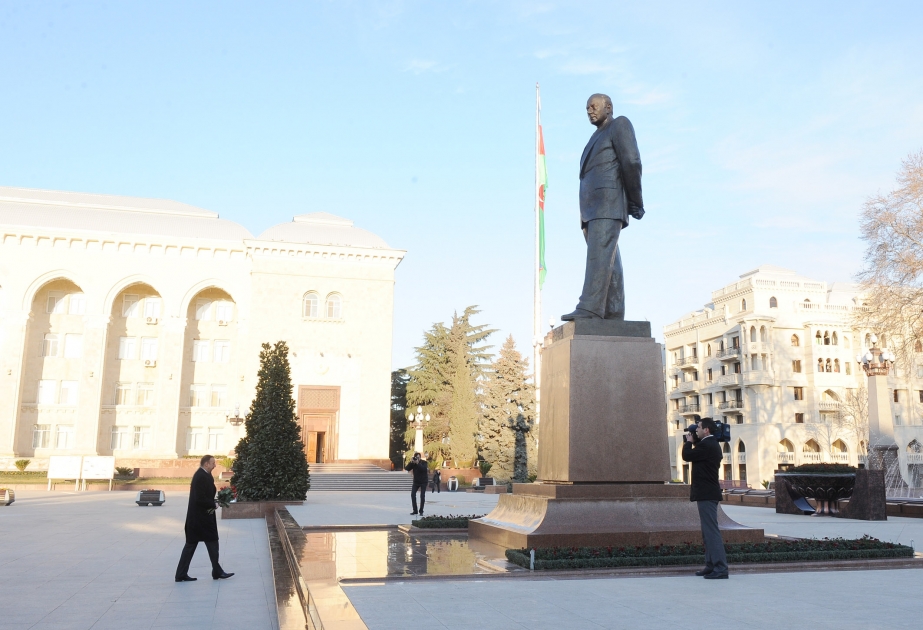 Azərbaycan Prezidenti İlham Əliyevin Gəncə şəhərinə və Goranboy rayonuna səfəri Gəncə şəhərində ümummilli lider Heydər Əliyevin abidəsini ziyarət