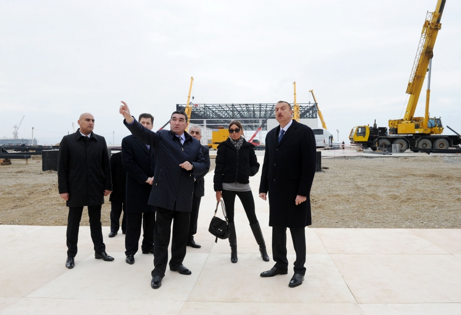 Azərbaycan Prezidenti İlham Əliyev Bakı-Ələt avtomobil yolunun Dövlət Bayrağı meydanına qədər olan hissəsinin tikintisi, yeni bulvarın salınması ilə bağlı görülən işlər, Dövlət Bayrağı Meydanı və onun ətrafında həyata keçirilən tədbirlərlə tanış olmuşdur