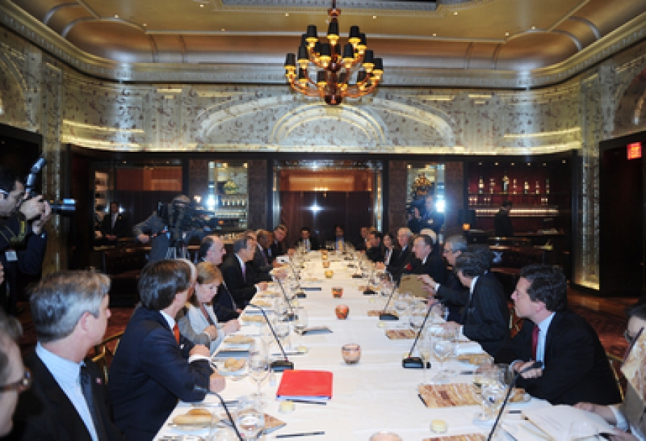 Un dîner a été offert à New York par le Secrétaire Général de l’ONU et le pays qui préside le Conseil de sécurité de l’OnuLe Président azerbaïdjanais Ilham Aliyev et le Secrétaire Général de l’Onu Ban Ki Moon ont participé à ce dîner