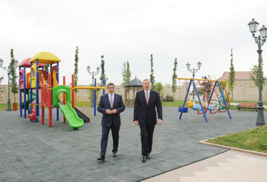 Le Président Ilham Aliyev a participé à l’inauguration du nouveau parc aménagé avenue Heydar Aliyev à l’arrondissement Sourakhany