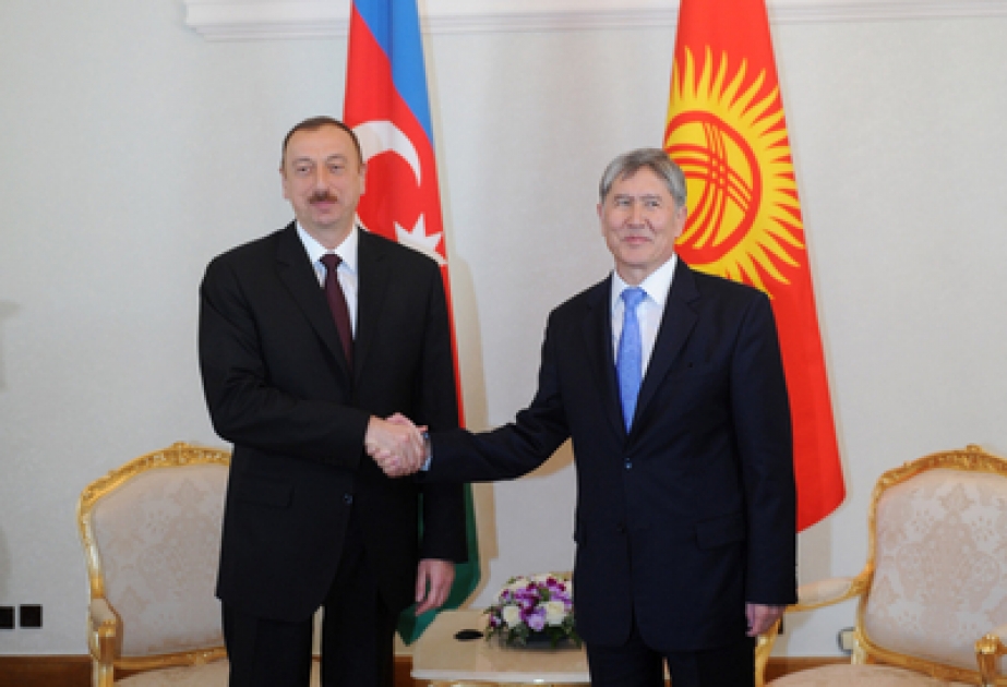 Rencontre entre le Président azerbaïdjanais Ilham Aliyev et le Président kirghiz Almazbek Atambaïev