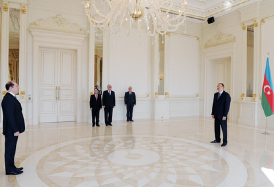 Le président Ilham Aliyev a reçu les lettres de créance du nouvel ambassadeur d’Ouzbékistan en Azerbaïdjan