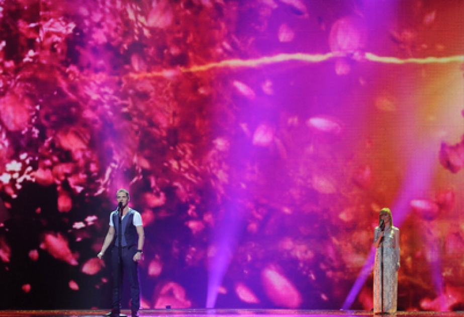 “Allume le feu!”Ott Lepland sur la scène du Baki Crystal Hall