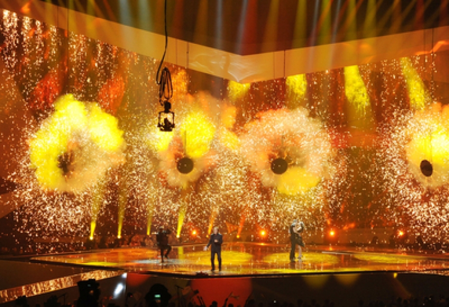 « Allume le feu ! »Le Royaume-Uni est sorti premier sur la scène de la Salle Cristal de Bakou à la Finale du 57ème concours Eurovision de la chanson 2012