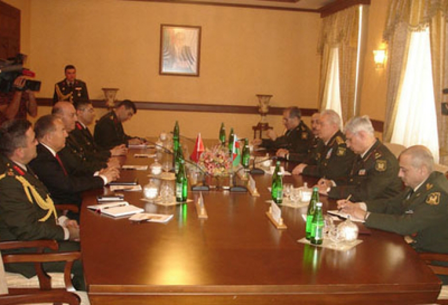 Un échange de vues a été mené sur le développement davantage de la coopération militaire entre l’Azerbaïdjan et la Turquie