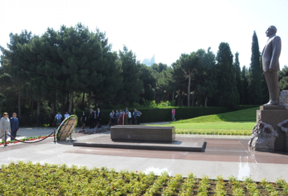 La ministre lettone de l’agriculture a visité la tombe du leader national Heydar Aliyev et l’Allée des martyrs