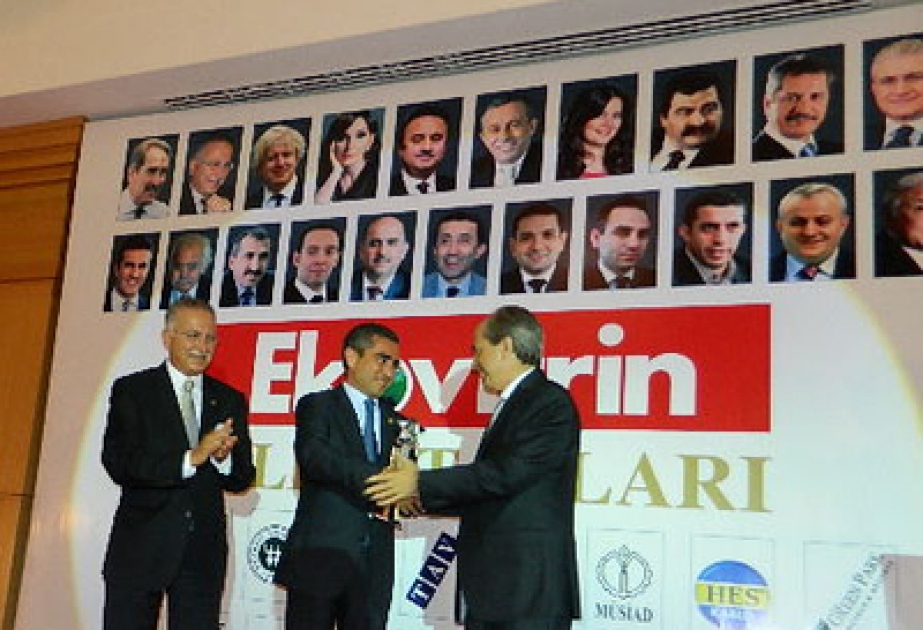 Le prix de la nomination de la «Première Dame de l’année» a été remis à Madame Mehriban Aliyeva, première dame de l’Azerbaïdjan, présidente de la Fondation Heydar Aliyev