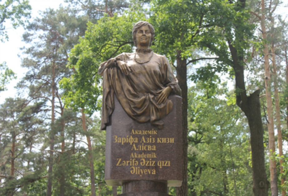 Ein Sommerklub für Kinder-Kunst im Park namens Zarifa Aliyeva in Irpen eröffnet worden