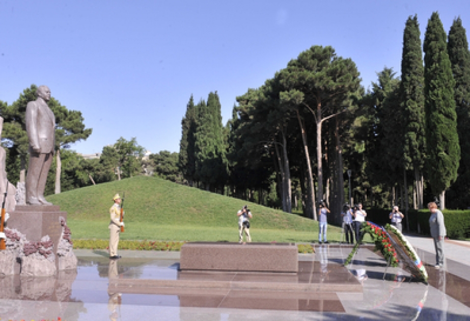 La présidente du parlement estonien a visité la tombe du leader national Heydar Aliyev et l’Allée des martyrs