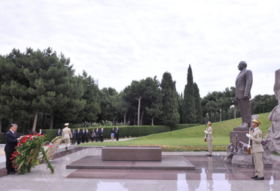 Le Premier ministre hongrois a visité la tombe du leader national Heydar Aliyev et l’Allée des martyrs