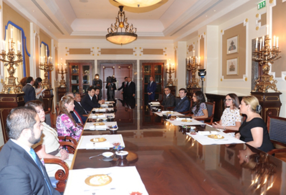 Mme Mehriban Aliyeva, première dame de l’Azerbaïdjan a reçu la délégation dirigée par la présidente du comité constitutionnel du Sénat de la République de Colombie