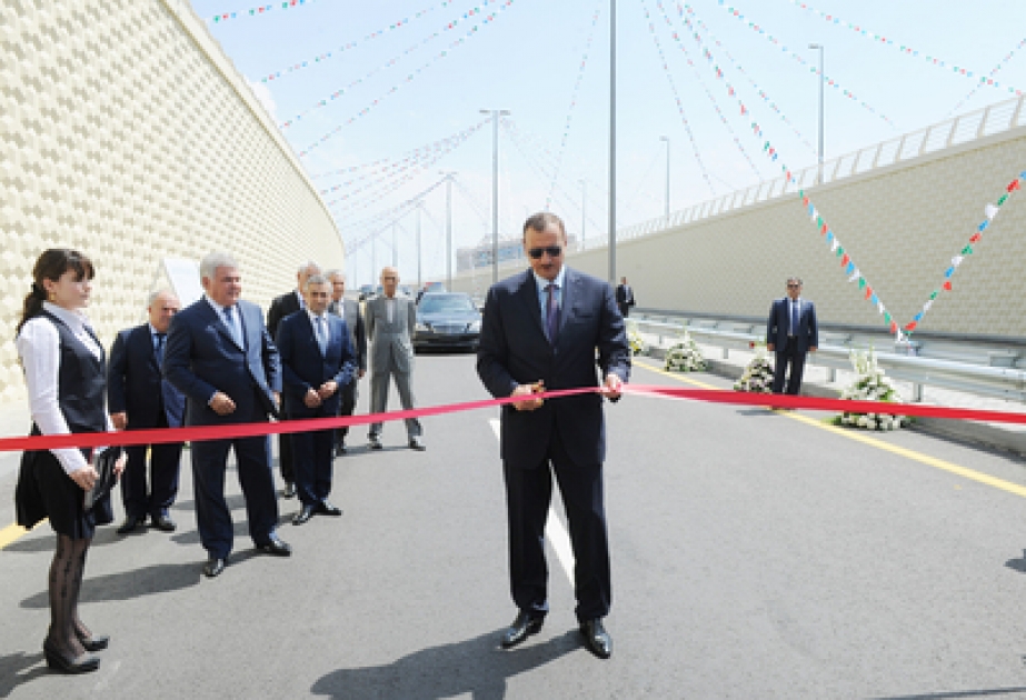 Le président azerbaïdjanais Ilham Aliyev a pris connaissance des travaux effectués dans le cadre des projets des première et deuxième parties de la reconstruction de l’autoroute Bilgah-Novkhany-Soumgaït