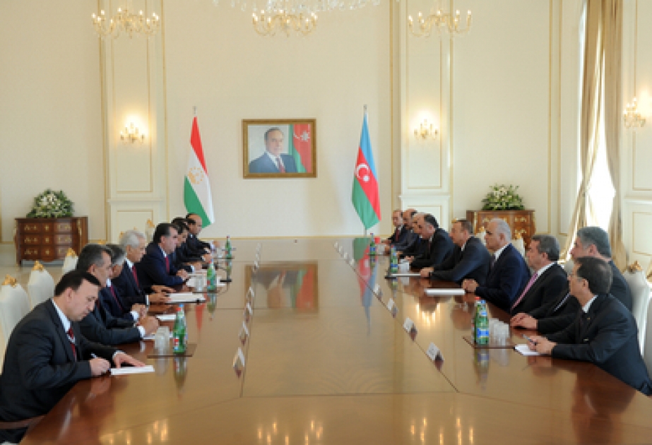 La rencontre des présidents azerbaïdjanais et tadjik avec la participation des délégations