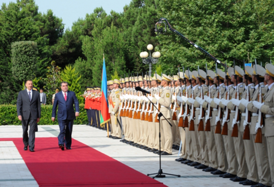 La cérémonie officielle d’accueil du président tadjik Emomali Rahmon