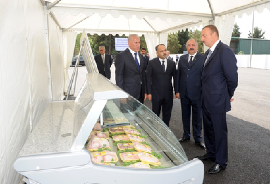 Le président Ilham Aliyev a visité l’établissement produisant de la volaille de la SA « Djalilabad Broiler » après sa reconstruction