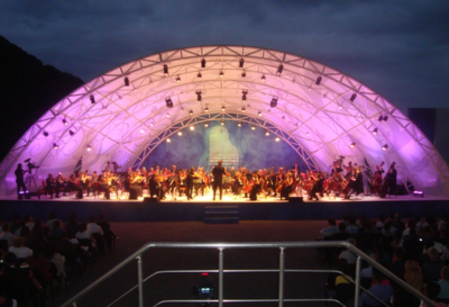 Le 3e concert grandiose de l'Orchestre Philharmonique Royal de Londres a eu lieu dans le cadre du IVe Festival international de musique de Gabala