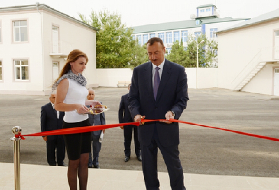 La cérémonie d’inauguration du nouveau bâtiment de l’école secondaire n° 85 R. Abdinov au bourg de Yéni Sourakhany de BakouLe président azerbaïdjanais a participé à la cérémonie inaugurale